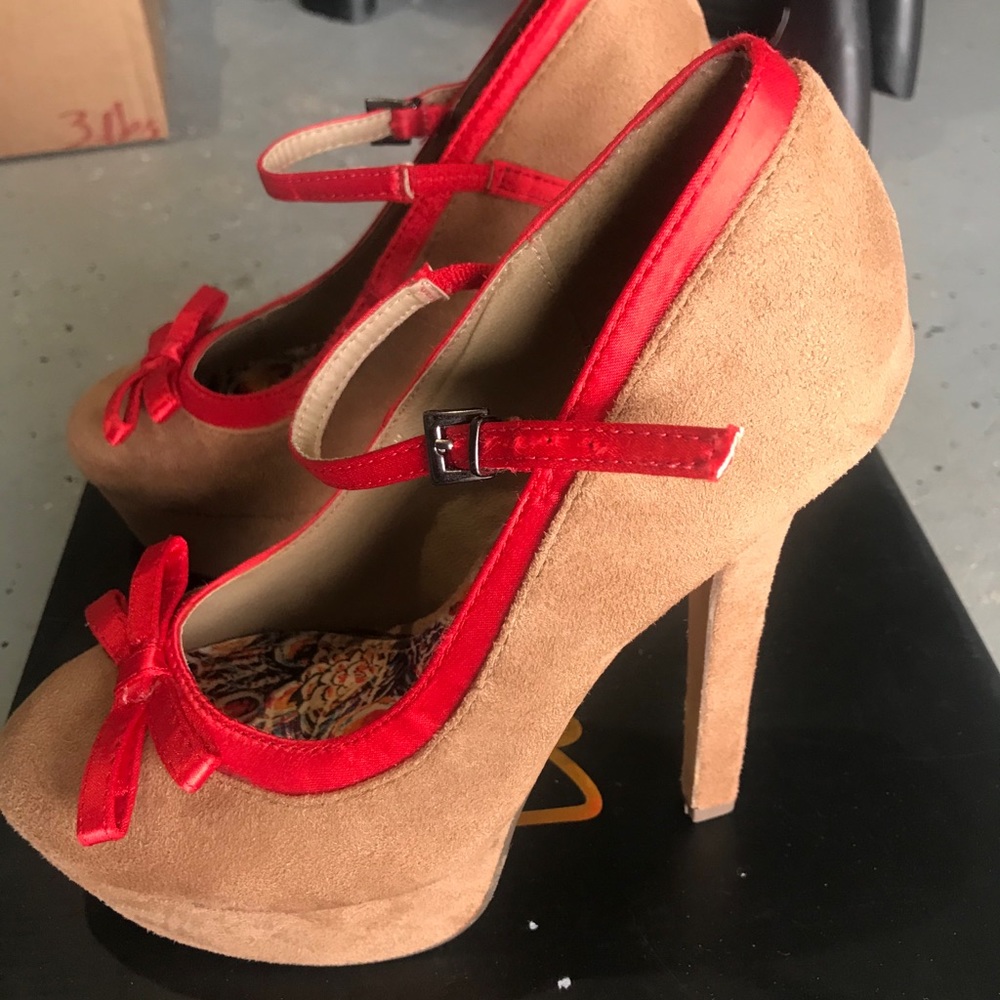 Nude Platform Pumps - Picture 2 of 3
